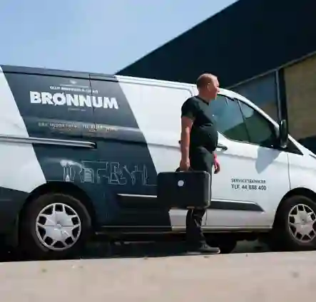 Servicebil og servicetekniker